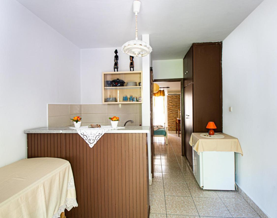 Lions Apartments Poros Town Exterior photo